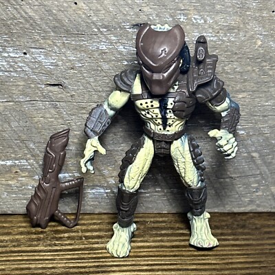 1993 Kenner Aliens vs Predator Renegade Predator 5'' Action Figure Mask & Gun