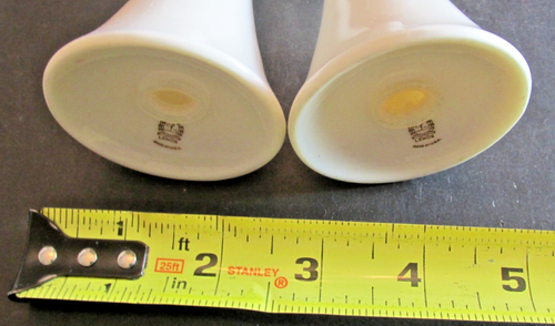 VTG Pair Lenox Porcelain Salt & Pepper Shakers Gold Trimmed Ivory USA 2"x4" - Picture 4 of 5
