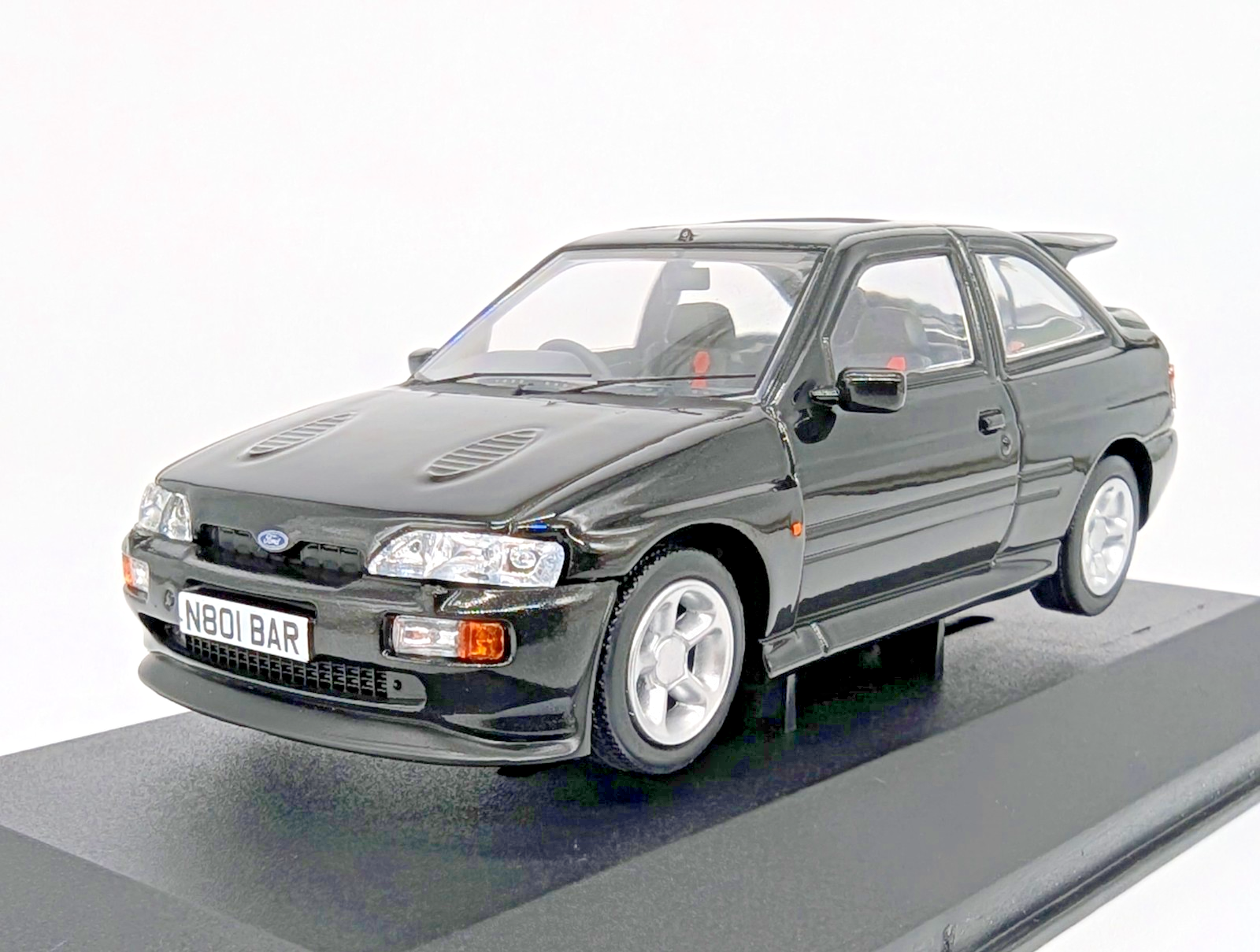 Corgi Vanguards Ford Escort RS Cosworth Luxury Ash Black VA14807