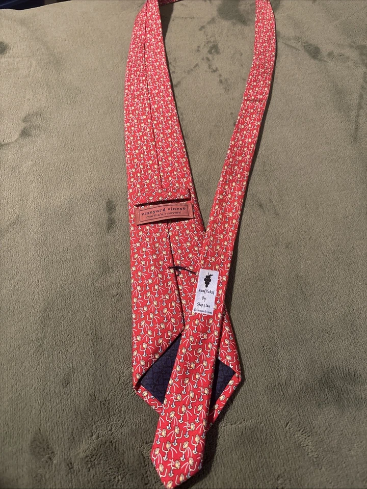 Corbata para hombre Vineyard Vines 100 % seda limitada roja patrón de portería de campo de fútbol Foto 4 de 4