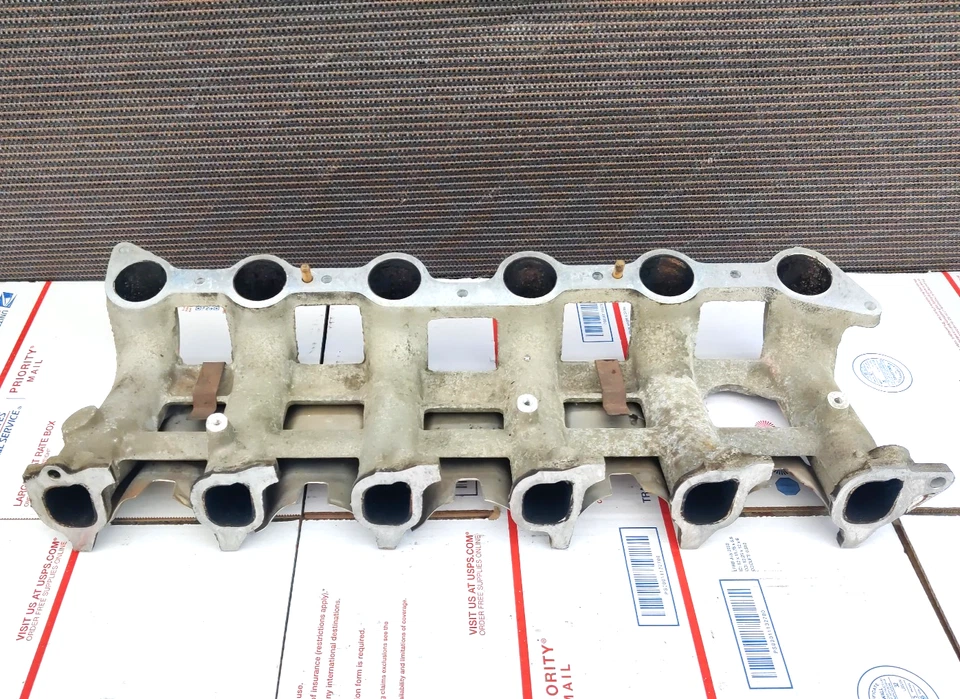 87-96 Ford F150 4.9L 300 Inline 6 Lower Intake Manifold Aluminum W/ Heat Shield Foto 2 de 4