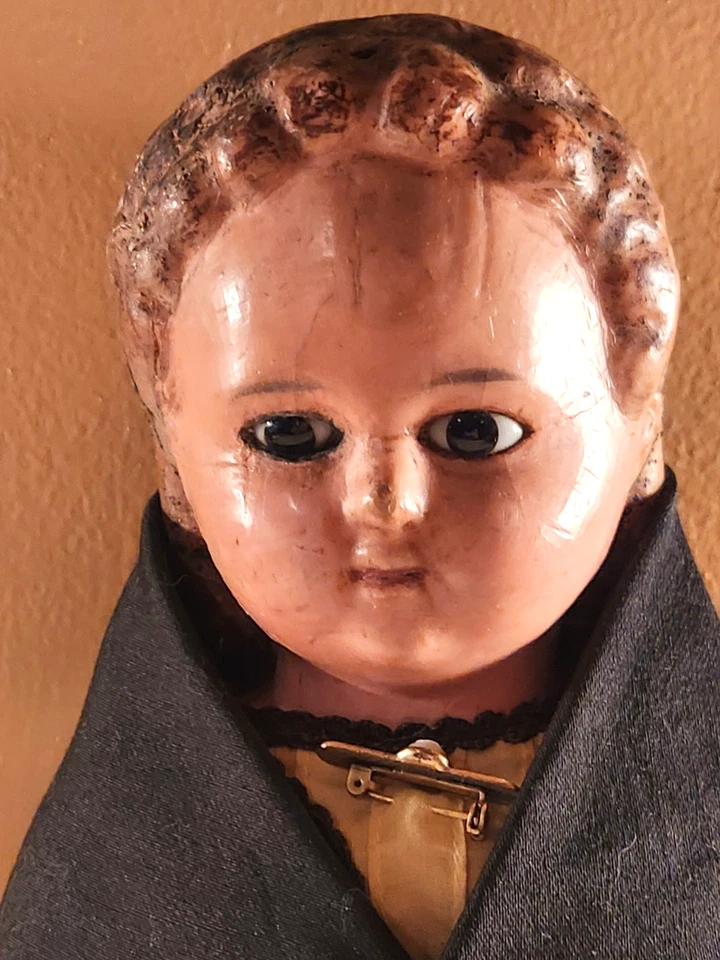 MUÑECA ANTIGUA CERA SOBRE PAPEL MACHÉ, EXTREMIDADES INFERIORES DE MADERA, BAUTIZO, TIPO MOTSCHMANN Foto 2 de 4