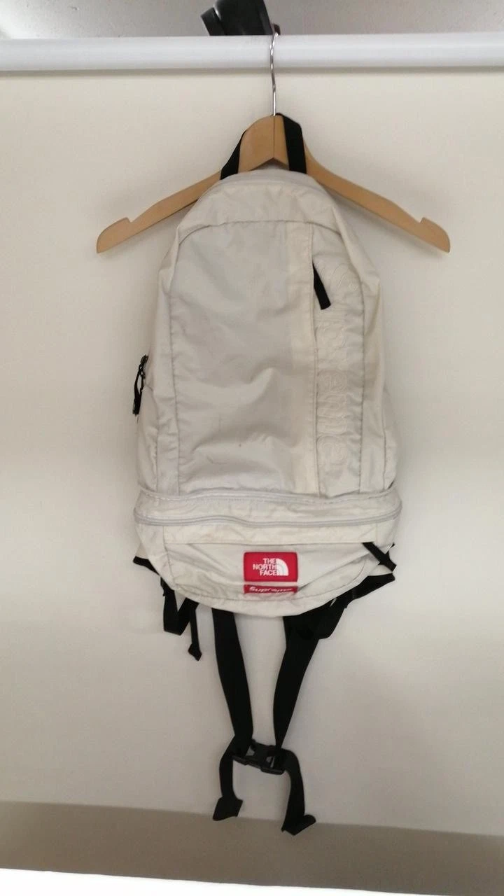 Sac à dos modèle N° IVO Dirt SUPREME X THE NORTH FACE