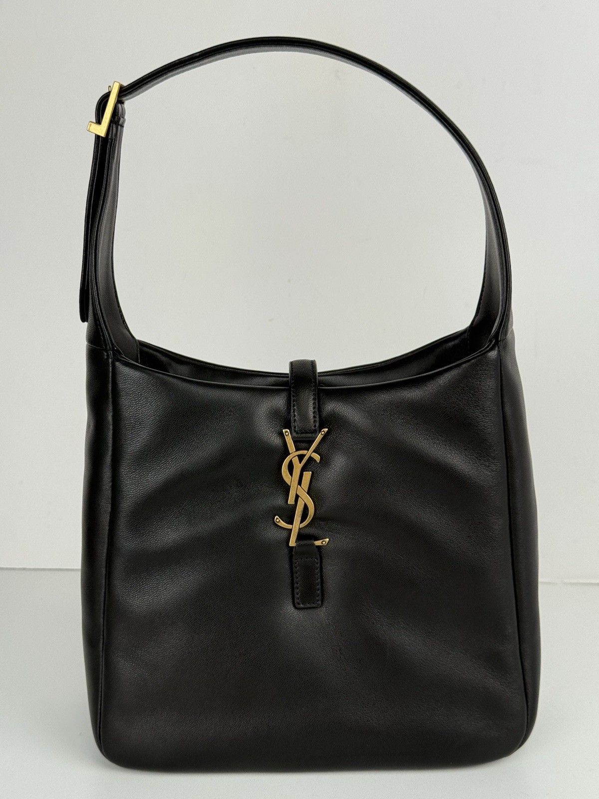 Saint Laurent Pelle di vitello liscia nera Le 5 a 7 Hobo