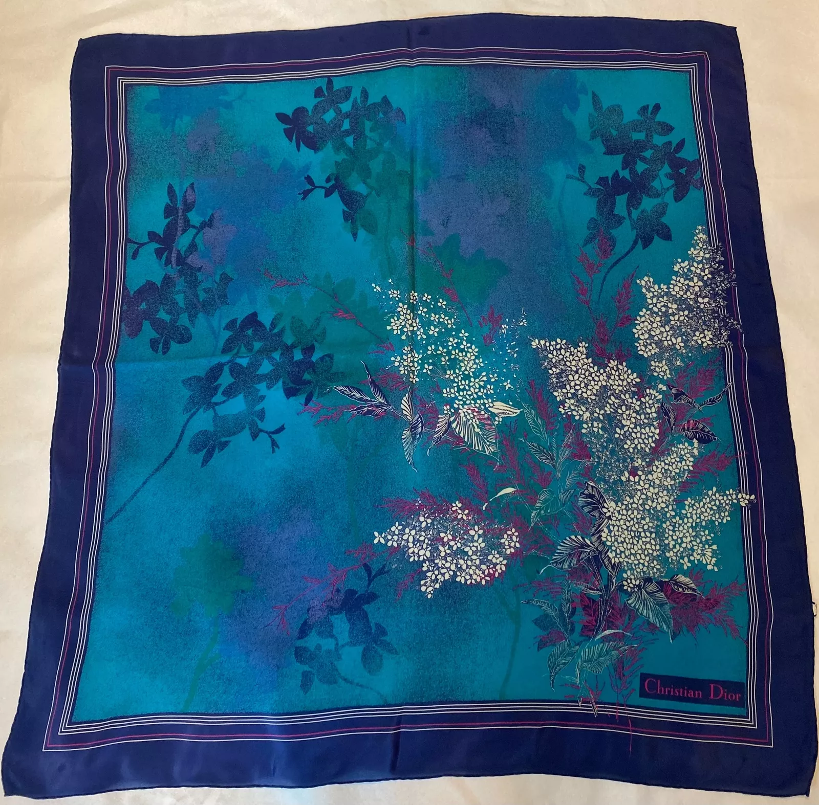Foulard vintage Christian Dior 100% soie bleu motif floral 30 1/2”x 29”