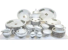 Royal Kent Poland White Holly Gold Raised Scrolls Scalloped Rim Retired # RKTHOH