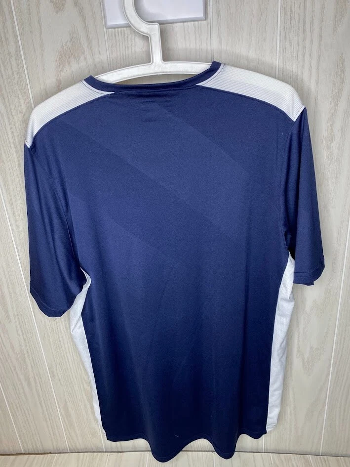 Under Armour 成人 XL 宽松 Heat Gear 海军蓝和白色短裤 V 领衬衫 — 第 4/4 张图片