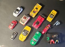 LOTTO DI  MODELLINI IN  VARIE SCALE COMPOSTO DA MACCHININE/MOTOCICLISTI/SIDECAR 