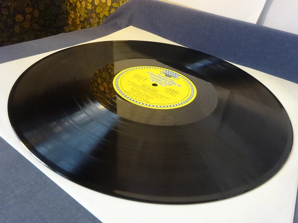 TULIPS RICHARD STRAUSS - DON QUIXOTE LP, BPO, Karajan, Fournier, DG 139 009 - Image 4 of 4