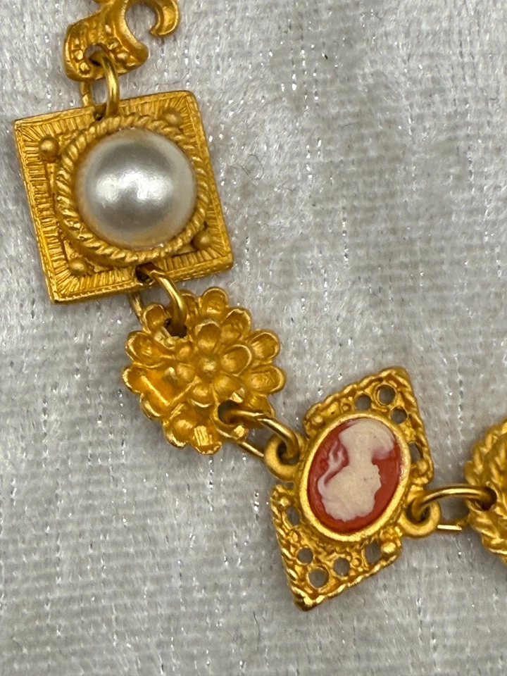 复古维多利亚复兴手链金色红色绿色浮雕 7 — 第 2/4 张图片