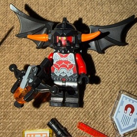 Lego Minifigures Nexo Knights Ash Attacker/Aaron/Shields + extras L@@K!!!!