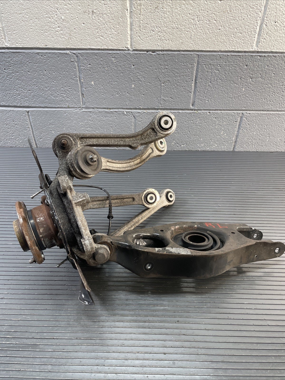 2013-2024 Maserati Ghibli M157 Rear Left Spindle Knuckle Hub 82K Mile OEM *NOTE*