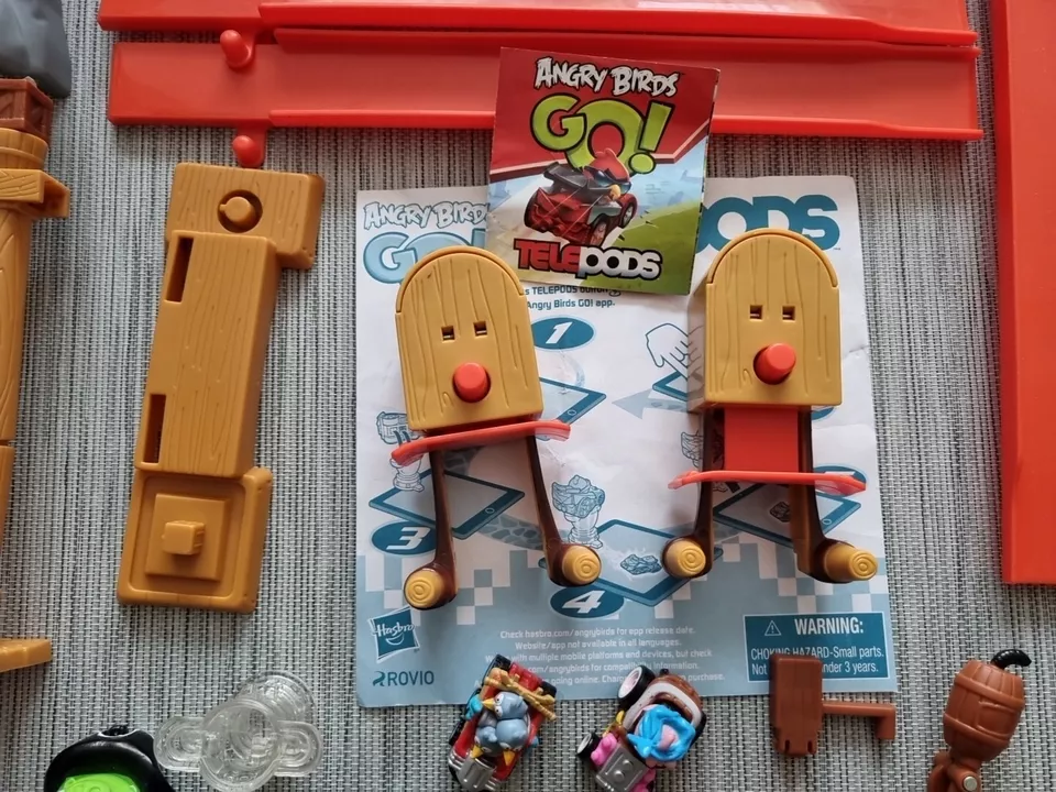 Angry Birds Go Telepods Pig Rock Raceway 9 Karts 3 Figures Pod 2013 Hasbro  - Image 3 of 4