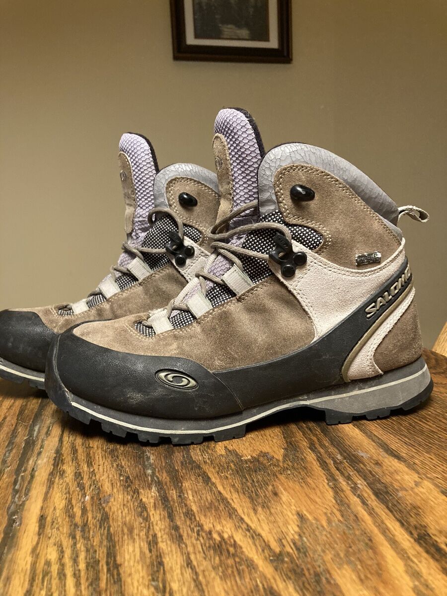 SALOMON GORE-TEX Women's Hiking Boots Size 7 1/2 Contagrip SALOMON GORE-TEX Women's Hiking Boots Size 7 1/2 Contagrip