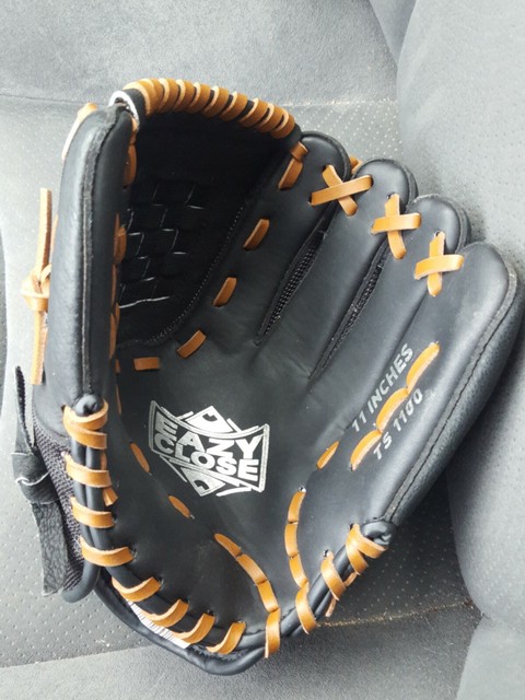 easy close baseball glove