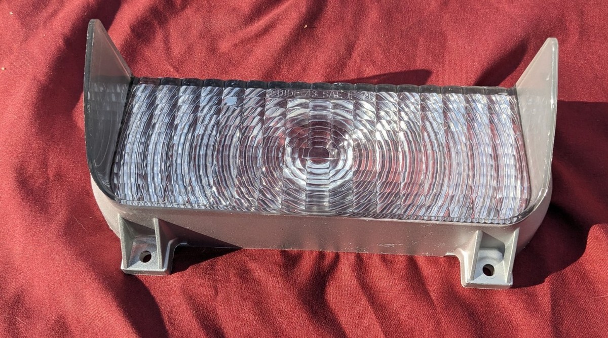 PAIR NOS 1971 1972 BUICK GSX GS SKYLARK RH GM PARKING LIGHT LENS