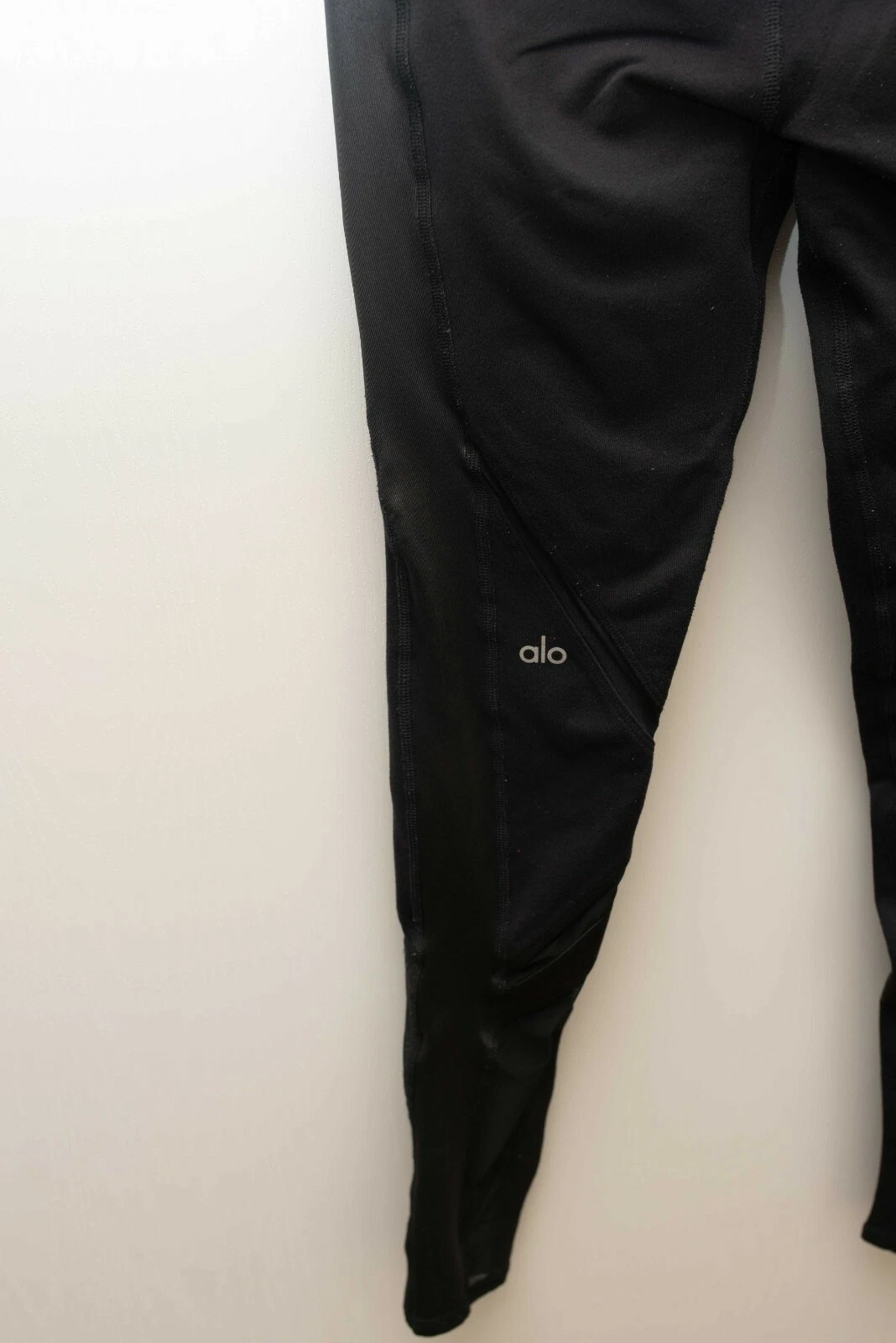 alo-yoga mesh design leggings