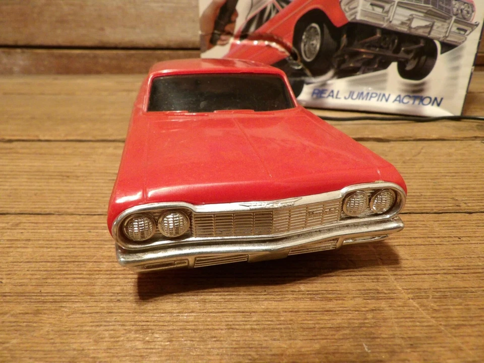 Vintage Lindberg HOPPING '64 IMPALA Lowrider Hopping Radio Control - PARTS! - Image 3 of 4