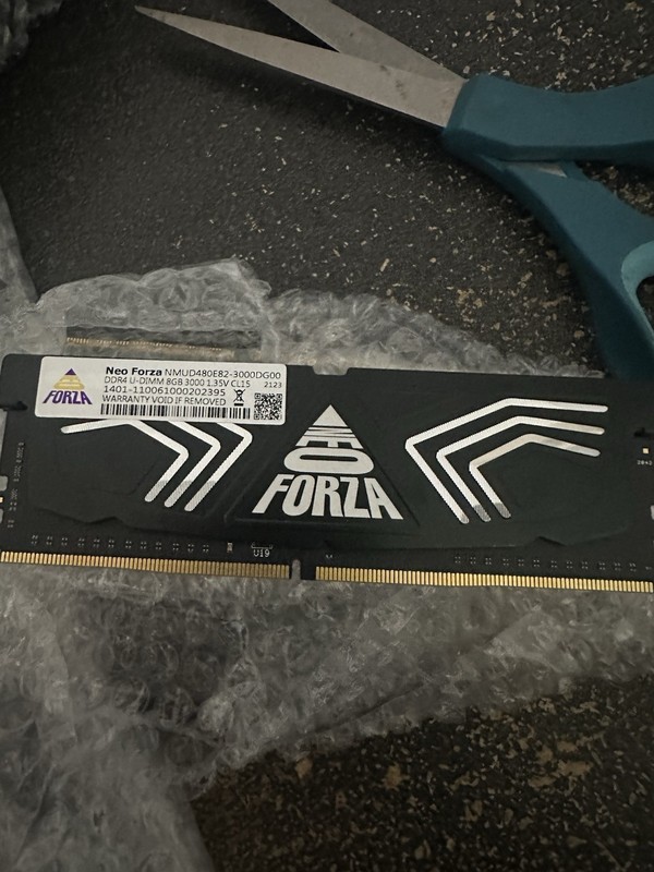 Neo Forza 8GB DDR4-3000 UDIMM PC4-24000 Non-ECC Unbuffered NMUD480E82-3000DG00
