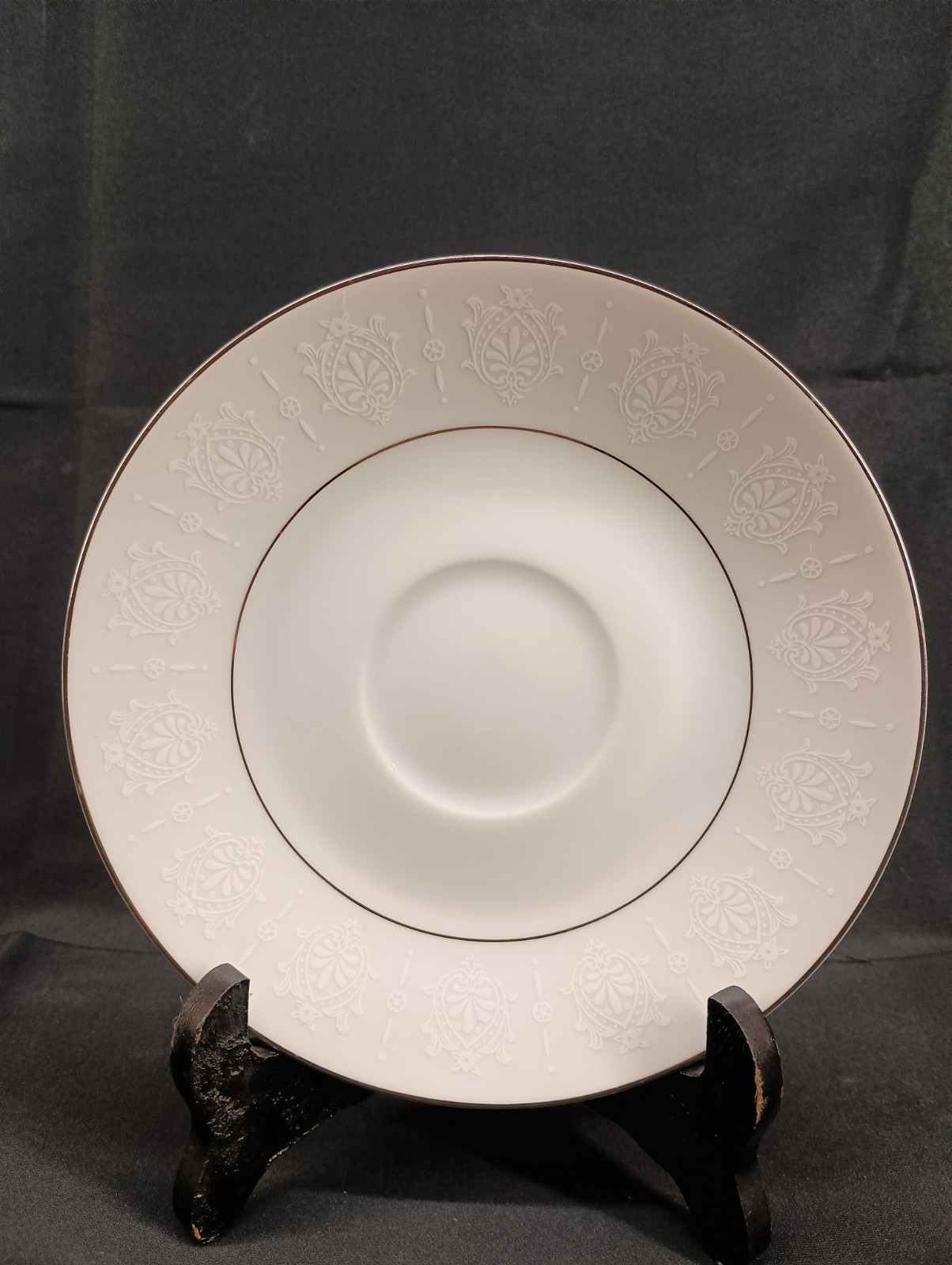 Set Of 8 Vintage Crown Empire Princess Pattern 6.25-Inch Saucer Plates In Excellent Used Condition