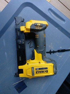 DEWALT DCN701 stapler for parts