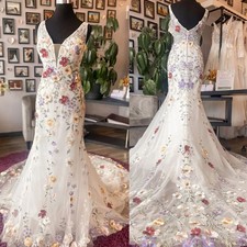 Romantic V-Neck Mermaid Wedding Dresses Sleeveless 3D Floral Lace Bridal Gowns