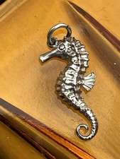 Small Silver Metal Seahorse Pendant