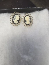 Vtg nos GP black white filigree oval pierced Cameo Earrings