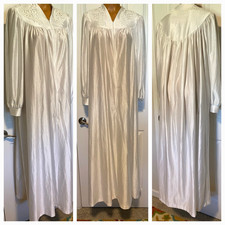 VTG 90's CALIFORNIA DYNASTY SHIMMERY WHITE W/ LACE APPLIQUE ROBE SZ S-M