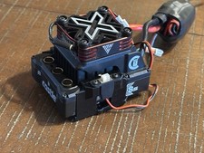 Supporto di bloccaggio versatile basso profilo per Castle Mamba Monster X 8s (MMX8S)