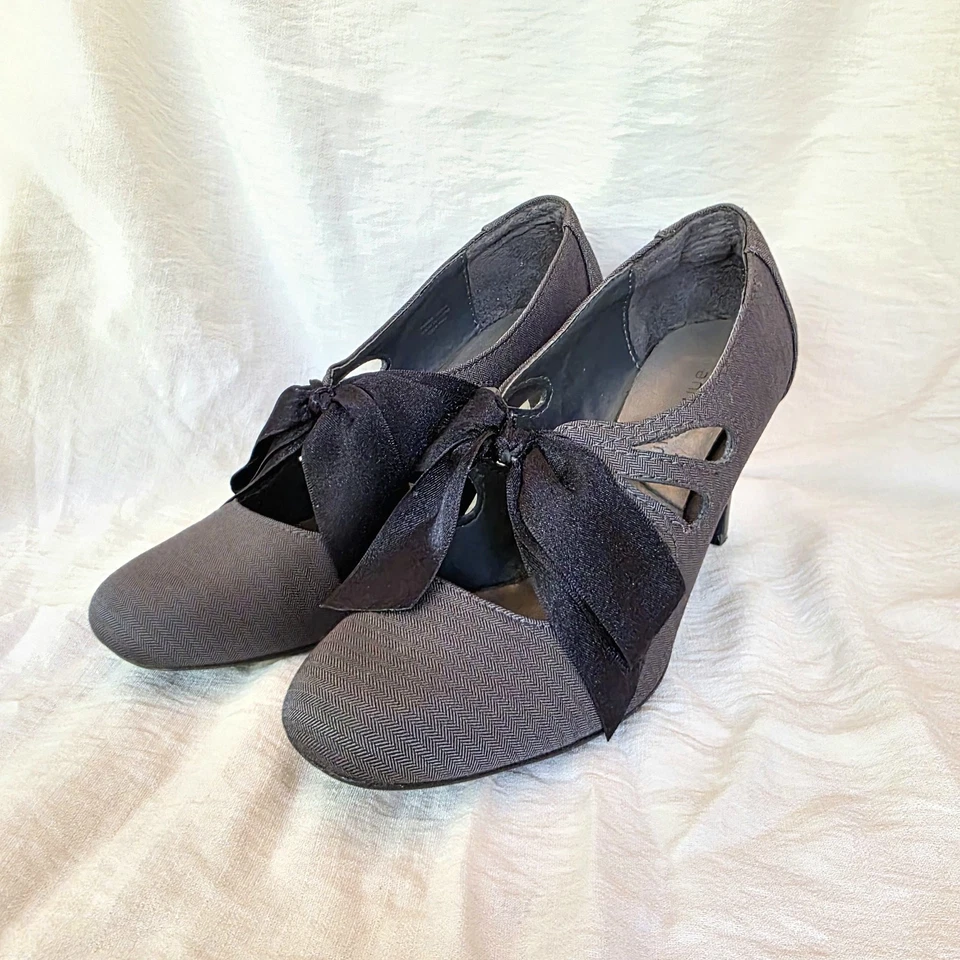 Ann Marino 6 1/2 Retro Ribbon Toe Tear Drop Cut Out Pumps Heels Black Gray 40s - Image 2 of 4