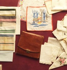 Taschentuch Lot,  Etuis Leder+Stoff, Spitze, Stickerei, floral, umhäkelt, Motive