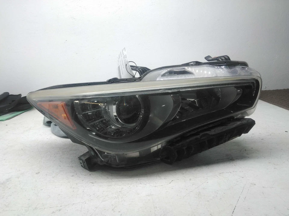Used Right Headlight Assembly fits: 2015 Infiniti Q50 LED w/o adaptive headlamps Foto 2 de 4