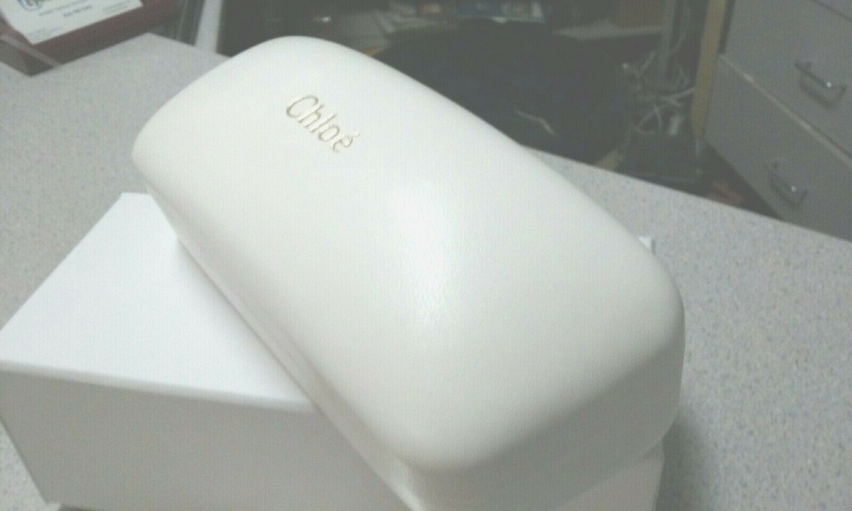 Chloé Sunglasses Eyeglass Case Off White With Box & Cloth Authentic CHLOE SUNGLASS AND EYEGLASS WHITE REPLACEMENT CASE WITH BOX  main image 2