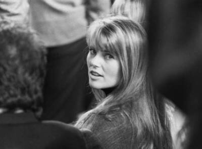 America fashion model Christie Brinkley looking over shoulder atte- Old Photo