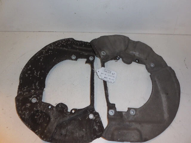 06-10 E60 BMW 528xi 525xi 535i par de escudos contra poeira de freio dianteiro 6767786 - Imagem 2 de 3