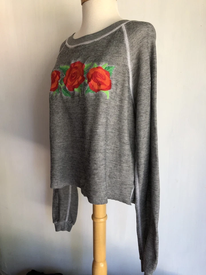 Moletom WILDFOX Oficial "Três Rosas" Bordado Tamanho Grande Cropped Tamanho Pequeno - Imagem 4 de 4