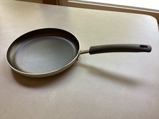 Farberware 9.5 in Round Griddle NEW, Diamondm...