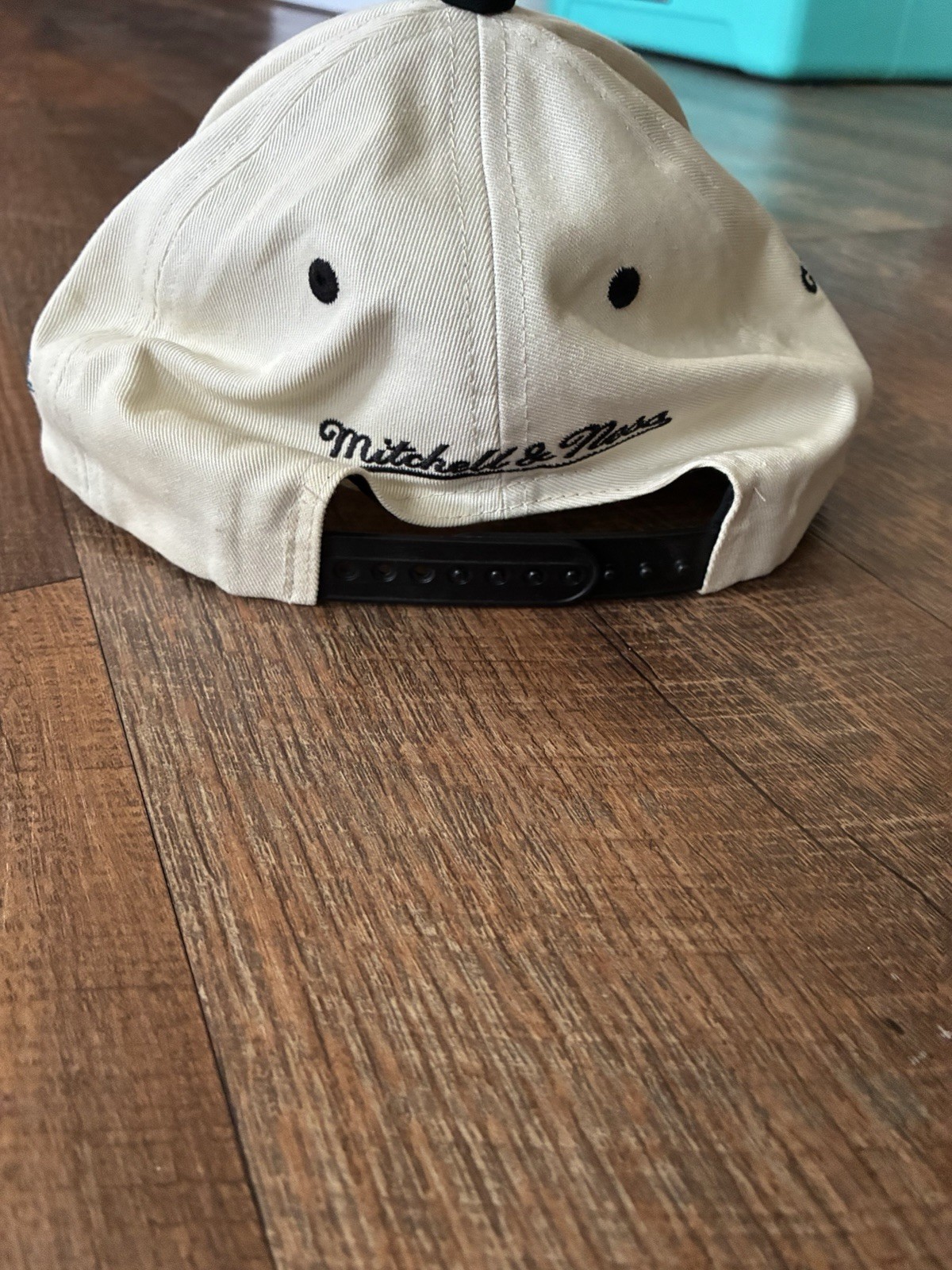 1998 Exclusive Vintage NBA Finals Mitchell & Ness Bulls Vs Jazz SnapBack Hat thumbnail 2