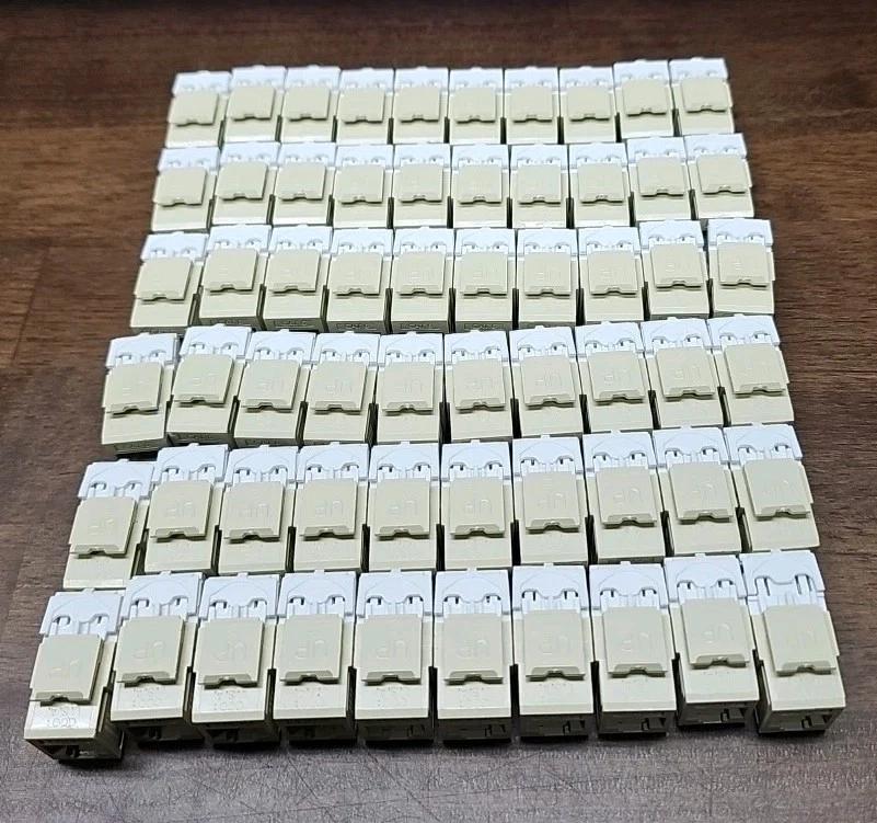 Leviton 61110-BT6 Extreme Cat 6 UTP Quickport Jack Light Almond LOTE DE 60 USADOS Foto 2 de 4