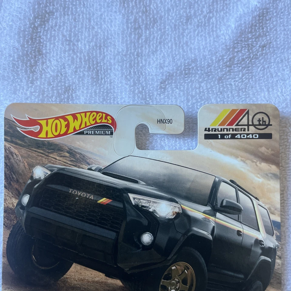 Toyota 4runner 40 edición limitada original Hot Wheels 1/4040. Foto 3 de 4
