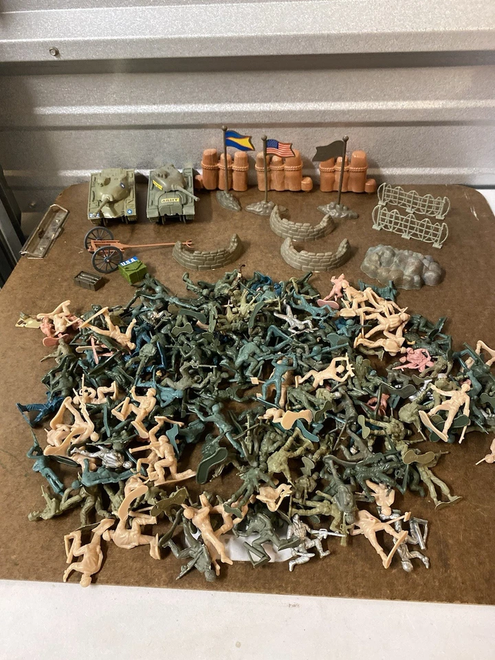 Lote De Colección 200+ Tanques Y Accesorios Hombre Ejército Verde Tostado Gris Con Banderas Foto 2 de 4
