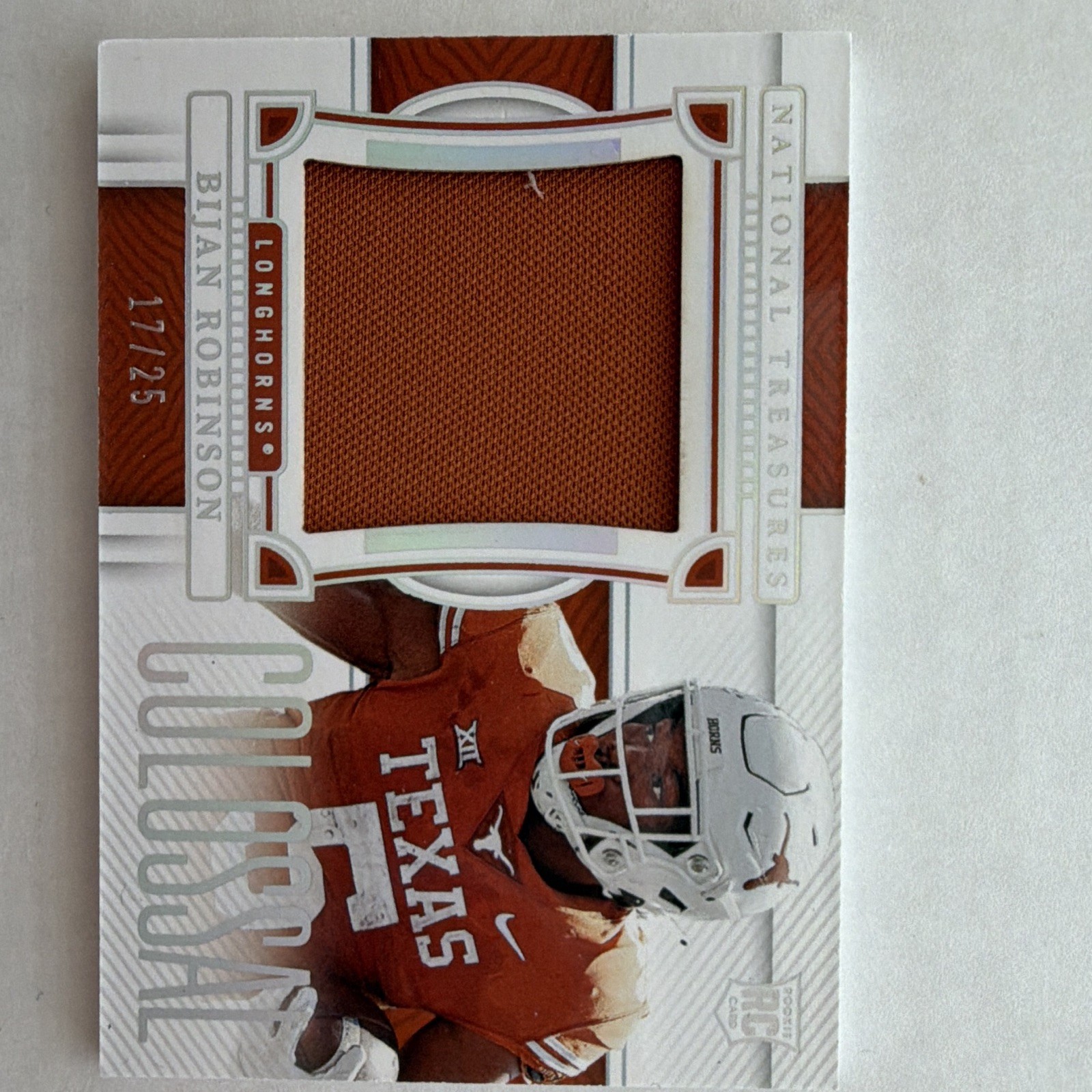 Bijan Robinson Panini National Treasures Collegiate Colossal Materials #CMBIR Base