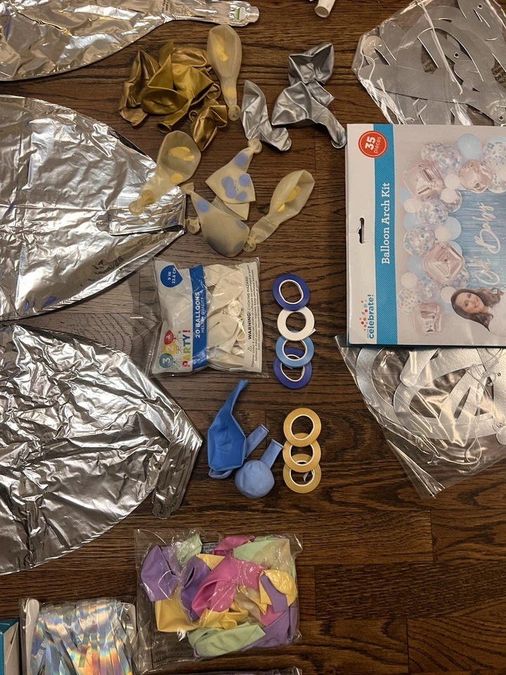 Globos surtidos: bolsas abiertas, colores surtidos, telón de fondo de pancarta oh bebé Foto 4 de 4