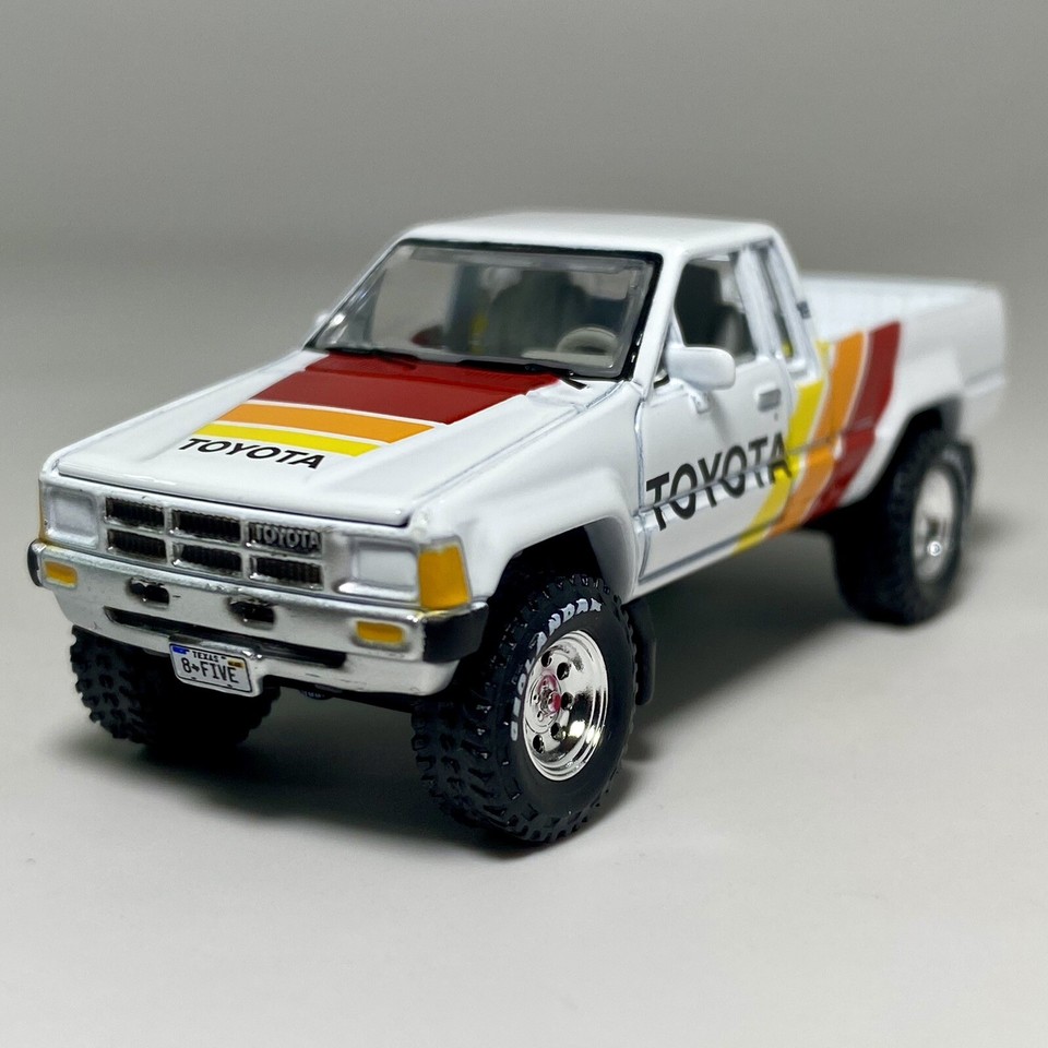 Johnny Lightning 1985 Toyota (XtraCab) SR5 Pickup Truck Toyota Racing ...