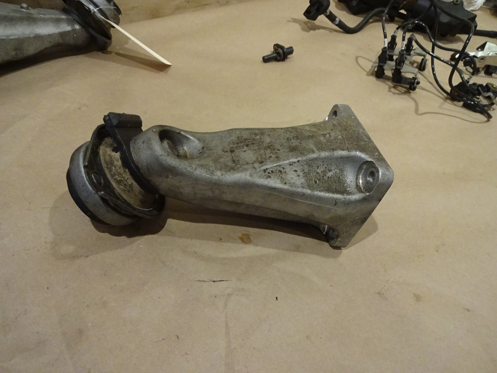 Ferrari California - RH Engine Mount With Flexible Pad  -  P/N 244634 - 269817