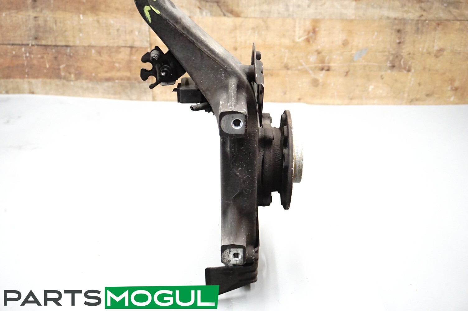 2014-16 MASERATI QUATTROPORTE FRONT LEFT DRIVER  SIDE SPINDLE KNUCKLE HUB OEM