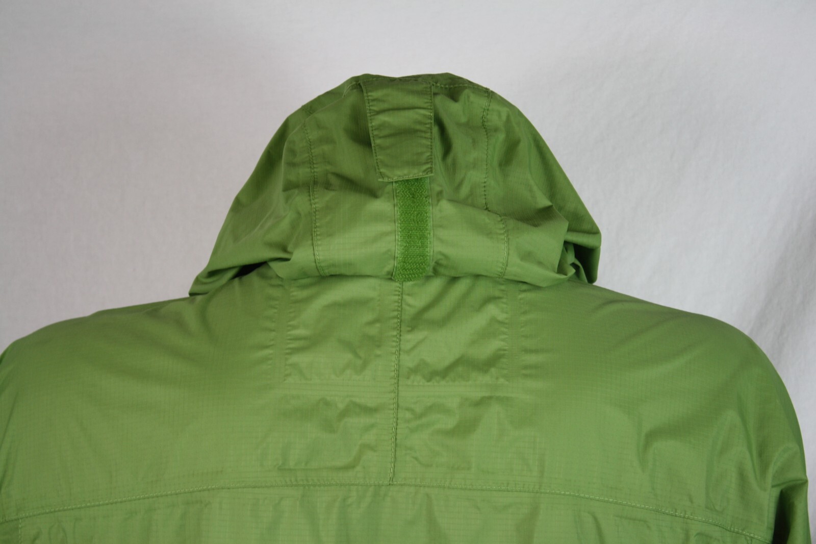 Vintage L.L. Bean Green Taped Seams Hooded Waterproof… Gem