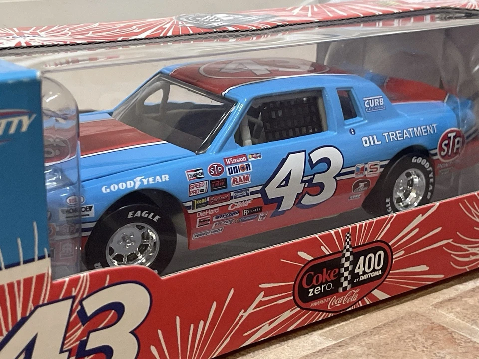Richard Petty STP Pontiac Grand Prix 1984 acción NASCAR 1/24 sellado nuevo Foto 3 de 4