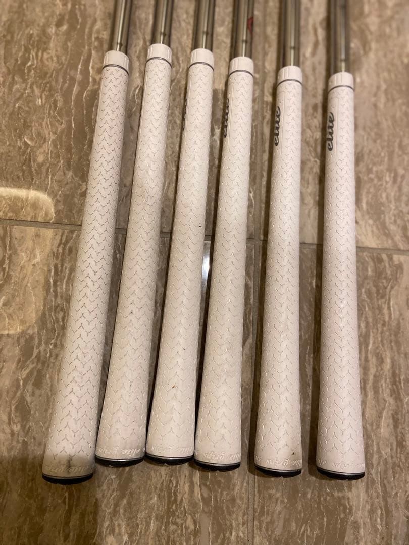 TaylorMade P770 Iron Set Tour Issue S200 Flex Elite White Grip